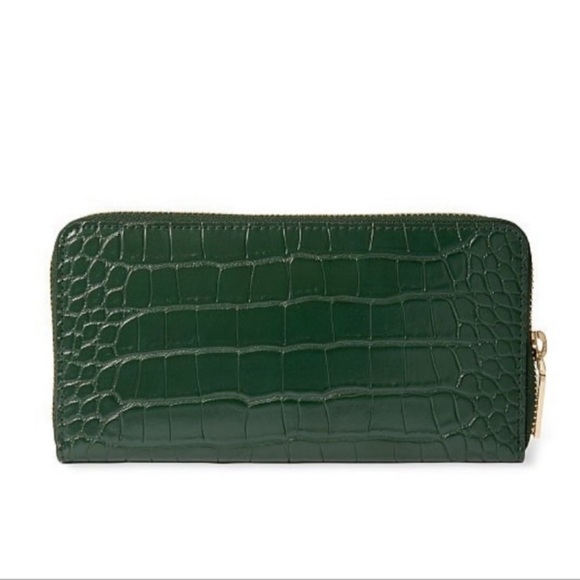 EUC Victoria’s Secret Embossed Green Croc Wallet with gold tone hardware - Picture 2 of 5